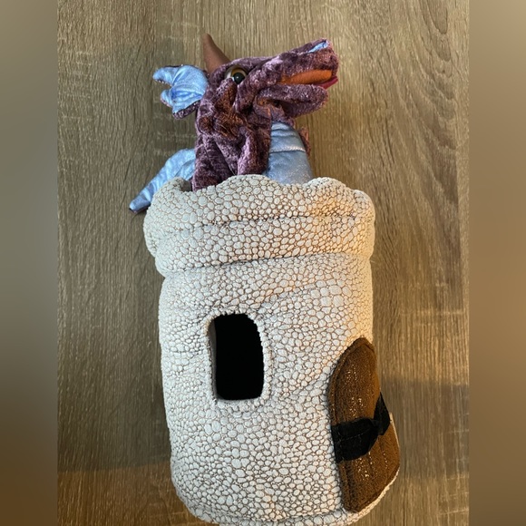 Hand puppet dragon in turret - Picture 8 of 10